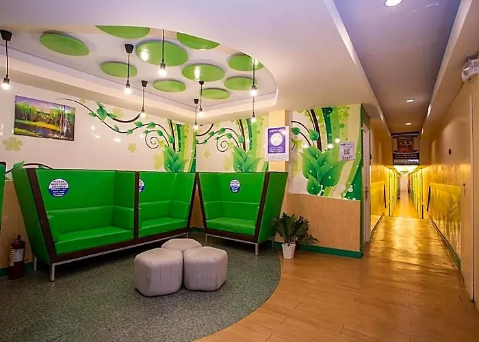 Dreamworld Pinas Отель 3*